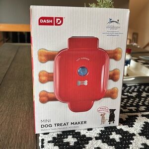 NIB Dash Mini Dog Treat Maker
